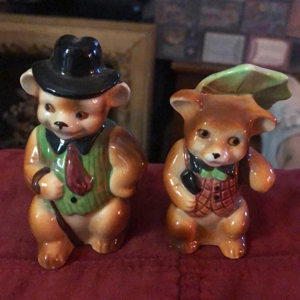 Vintage Mama & Papa Bear, Well Dressed Salt & Pepper Shakers Made in Japan